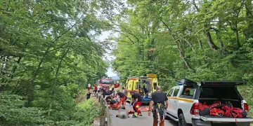 FOTO Drama kod Plitvičkih jezera: HGSS objavio detalje spašavanja Danaca iz auta iznad provalije