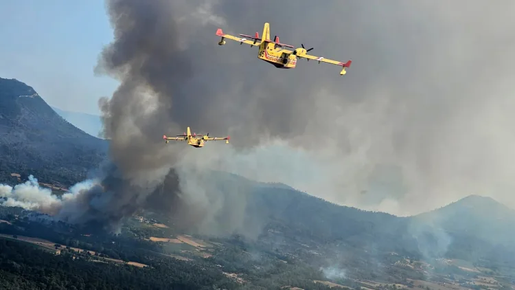 VIDEO Hrvatski piloti u Francuskoj vode tešku bitku s vatrenom stihijom: Maksimalno se trudimo požare staviti pod kontrolu