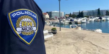 Srbijanka kod Zadra iz dvorišta ukrala suncobran i ležaljke. Evo kako je kažnjena….
