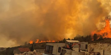 VIDEO Požar na Hvaru pod kontrolom: Vatrogasci saniraju požarište
