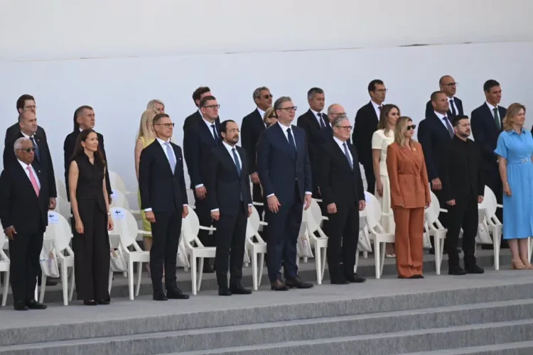 Srbijanski mediji likuju: Vučić u prvom redu u Parizu. Plenković u drugom. Srbiju zbilja cijene…