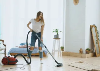Kako se riješiti prašine u domu? Ovi trikovi mogu znatno smanjiti njezino nakupljanje