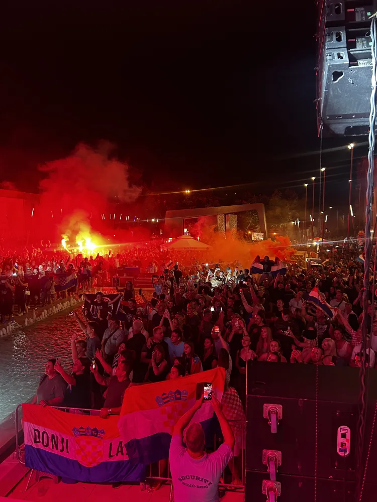 VIDEO HRT nije htio prenositi: Knin je gorio na koncertu Hrvatskih ruža i Nenada Ninčevića