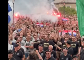 VIDEO SNV javio da su udruge koje obilato plaća Hrvatska kazneno prijavile navijače i Skeju zbog pjesama u Kninu