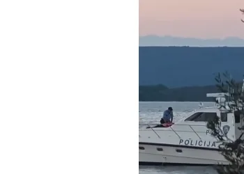 VIDEO Drama na Pašmanu: Policajac bacio psa u more. Službeno kažu – pušten je….