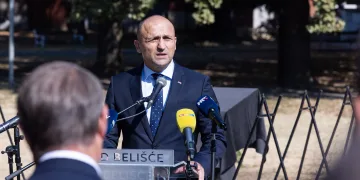 U Belišću otkrivena spomen-ploča poginulima u Domovinskom ratu