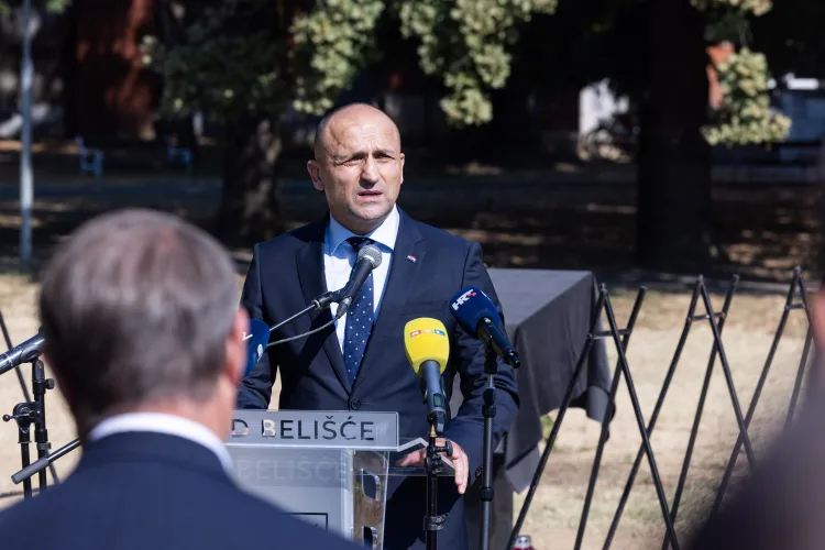 U Belišću otkrivena spomen-ploča poginulima u Domovinskom ratu