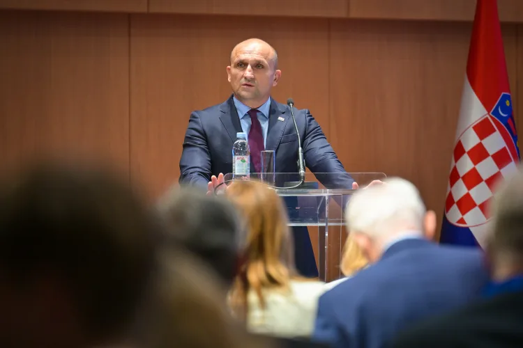 Anušić o naoružavanju i politici Srbije: Moramo izvještavati i upoznati naše partnere s tom situacijom kako bi izvršili politički pritisak na Srbiju