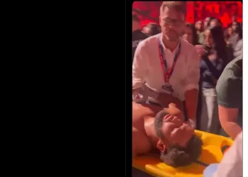 VIDEO Itaumu su iznijeli na nosilima iz ringa: Evo kakvo je stanje….