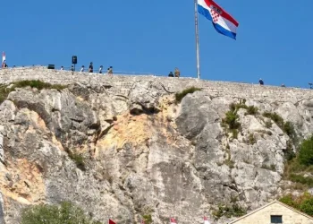 Ministar Šušnjar poručio Srbima: Ne obilazite kukavički okolo već se dogodine slobodno spustite u Knin…