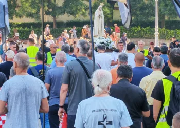 Prva subota u Zagrebu: Molitelji i prosvjednici ponovno na Trgu bana Jelačića