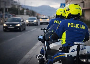 Napad u Supetru: Mladić pretučen zbog pentagrama na majici na Dan pobjede…