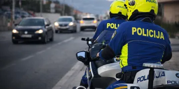 Napad u Supetru: Mladić pretučen zbog pentagrama na majici na Dan pobjede…
