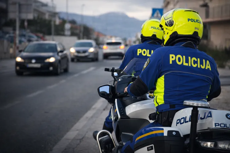 Napad u Supetru: Mladić pretučen zbog pentagrama na majici na Dan pobjede…