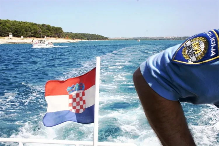 Istarska policija o misterioznom lažnom vojnom brodu na Brijunima: Izgledao je kao vojni ali….