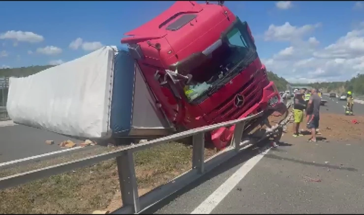 Teška prometna nesreća na A1: Kolona prema Zagrebu 33 km duga. Prema jugu 16 km…