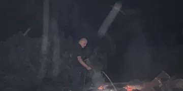 FOTO Ministar Šušnjar je gasio požar kod Omiša: Teško je reći da je zapaljeno slučajno. Tražit ću da se izvijesti javnost…