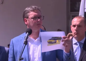 Šušnjar objasnio Vučiću da Srbi nisu bježali na tenkovima nego traktorima. Na traktoru je bio i američki veleposlanik. Nije na tenku…