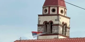 Županijski vijećnik o drami u Karinu: Na crkvi izvješena srpska zastava. Došle su jake policijske snage