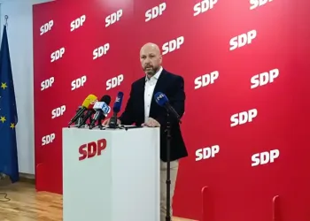 Zmajlović žestoko napao Plenkovića zbog otpada u Gospiću: Mora podnijeti ostavku
