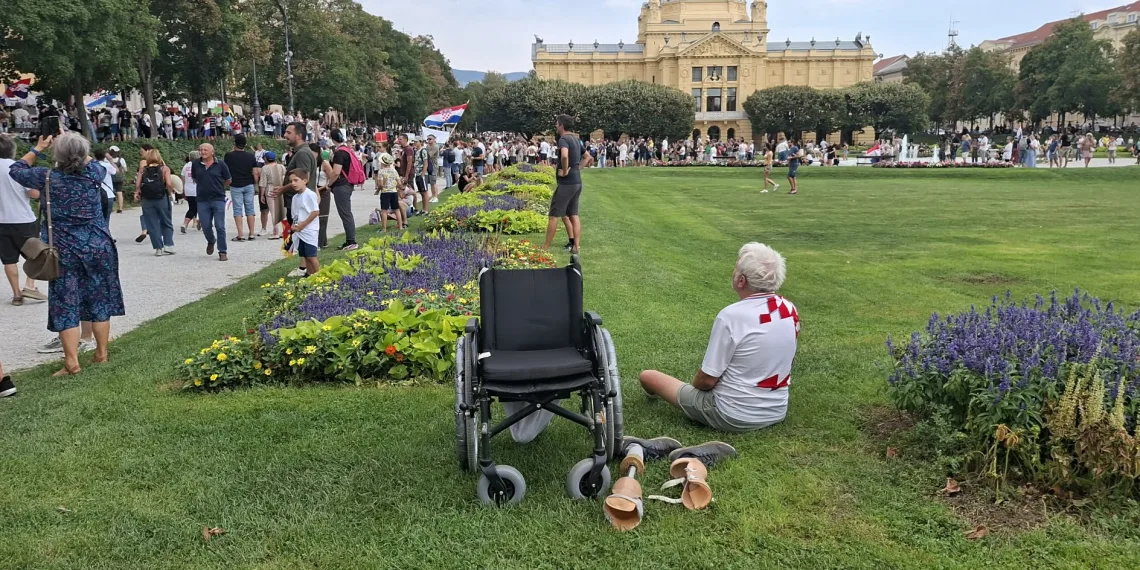 VIDEO Prosvjed Hodaj za Liku: Ovo je za našu djecu i unuke. Lagali su pred nama…