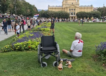 VIDEO Prosvjed Hodaj za Liku: Ovo je za našu djecu i unuke. Lagali su pred nama…