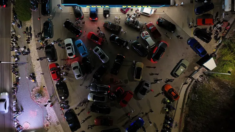 VIDEO Policija višednevnom divljanju automobilima na Kvarneru: Utvrđeno 365 prekršaja. Dva policijska auta oštećena….