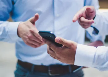 Pričali ste o nečemu uz kavu, a onda vam se pojavila reklama? Evo što vaš pametni telefon zapravo zna o vama