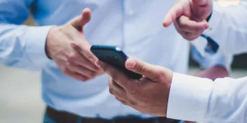 Pričali ste o nečemu uz kavu, a onda vam se pojavila reklama? Evo što vaš pametni telefon zapravo zna o vama