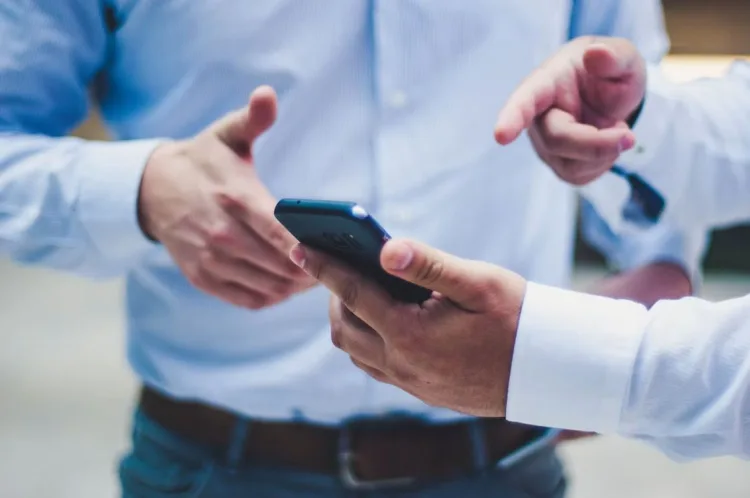 Pričali ste o nečemu uz kavu, a onda vam se pojavila reklama? Evo što vaš pametni telefon zapravo zna o vama