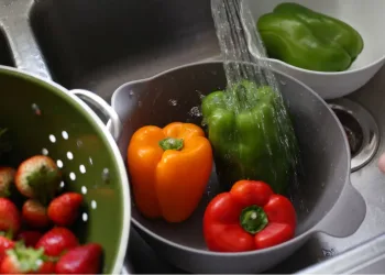 Treba li prati baš sve voće i povrće? Stručnjaci upozoravaju na jednu čestu pogrešku
