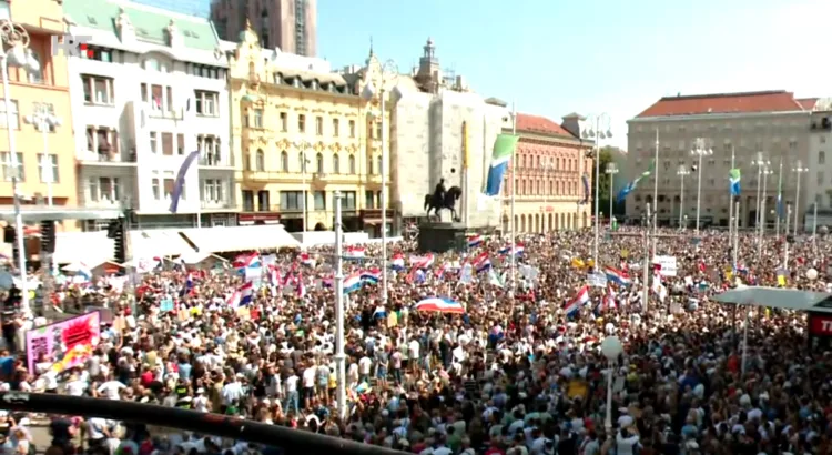 VIDEO Prosvjed Hodaj za Liku: Ovo je za našu djecu i unuke. Lagali su pred nama…