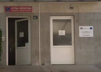 Majka troje djece srušila se pred zaključanom Hitnom: Obitelj ogorčena a nadležni najavljuju rješenje