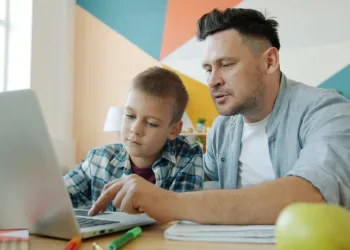 Vaše dijete koristi ChatGPT? Što roditelji moraju znati o umjetnoj inteligenciji