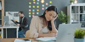 Odjednom smo umorni, bezvoljni i samo bismo spavali: Evo zašto nas prijelaz iz ljeta u jesen toliko iscrpljuje