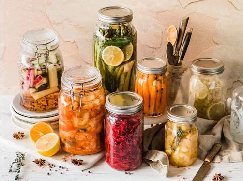 Zimnica bez greške: Ovo su trikovi iskusnih domaćica zbog kojih će ajvar, kiseli krastavci i pekmez trajati cijelu zimu
