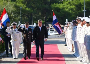 Milanović opleo po Plenkoviću: Mornarica je u hrvatskom identitetu i tradiciji. Nije dobila ništa…