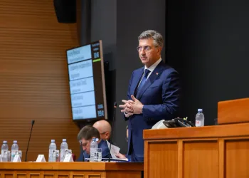 VIDEO Sraz Plenkovića i šefa SDP-a u Saboru: Nadam da znate kako se preziva Vaš punac
