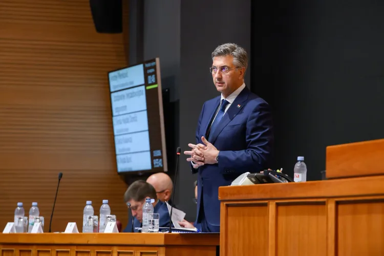 VIDEO Sraz Plenkovića i šefa SDP-a u Saboru: Nadam da znate kako se preziva Vaš punac