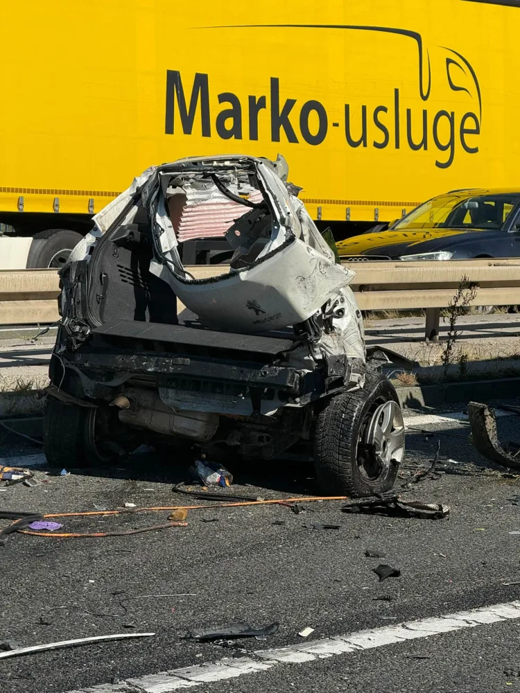 FOTO Strašna nesreća na zagrebačkoj obilaznici: Samljeveni auti. Poginuli vozio u krivom smjeru…