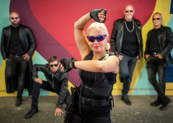 VIDEO Heidi šeće psa novim spotom za singl Fluid bježi u budućnost