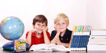 Godinama su gurali tablete u škole, a sada se vraćaju knjigama: Mijenja li se sve i u Hrvatskoj?