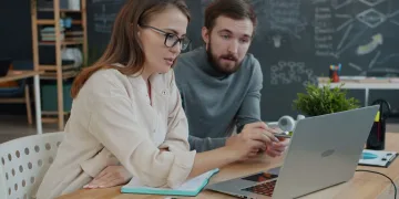 Imate prijatelje koji vjeruju da je Zemlja ravna ili da nas netko potajno kontrolira? Znanstvenici su otkrili način kako da ih razuvjerite