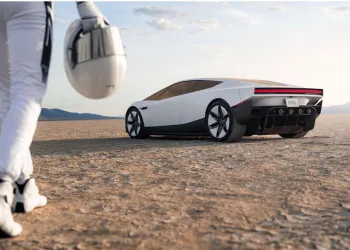 VIDEO Musk šokirao svijet: Tesla predstavila Roadster koji prkosi fizici: Ubrzava do 97 km/h za samo 0,8 sekundi, a mogao bi i letjeti!