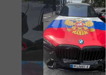 VIDEO Nijemac-Rus s ruskim simbolima na BMW-u kažnjen na autocesti A3: Policiji sporan crtež na stražnjem staklu