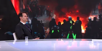 Kovač: Hrvatska mora istražiti povike u Splitu i zašto su neki navijači kopirali ludosti i gadosti navijača u Nizozemskoj