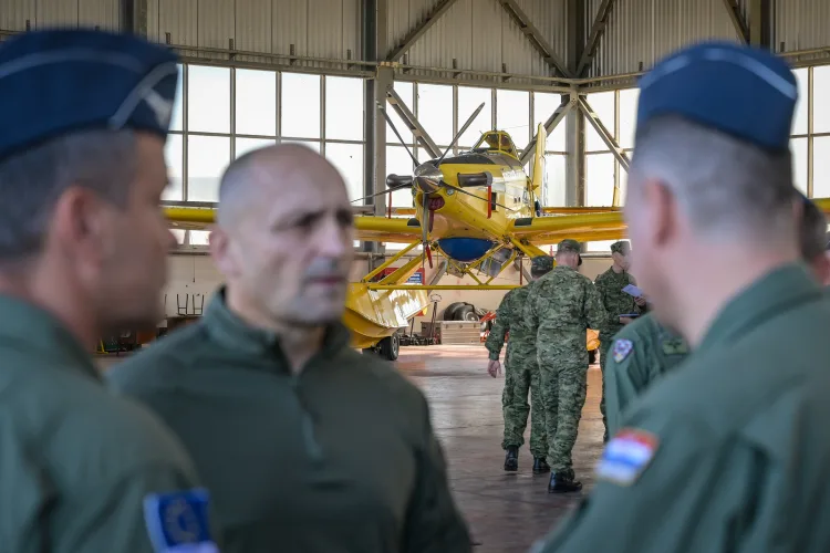 Anušić: Ogromna je čast i ponos i za mene kao ministra obrane kada saveznici pohvale naše pilote