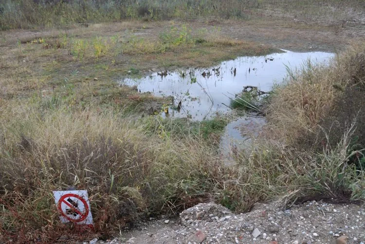 Opasni otpad zatrpavali u tlo u zoni vodocrpilišta kod Velike Kosnice i napravili brdo: Uhićeni muškarci od 50 i 87 godina