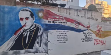 FOTO Oskvrnut mural blaženog Alojzija Stepinca u Splitu: Oštećeni i vatikanski grb i zastava