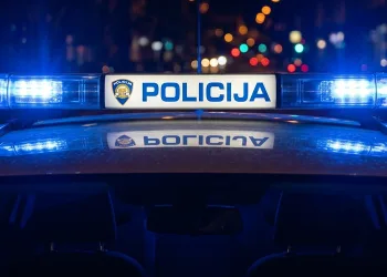 Policija spriječila sukob navijača na autocesti A8: Maskirane osobe napale navijače iz Pule